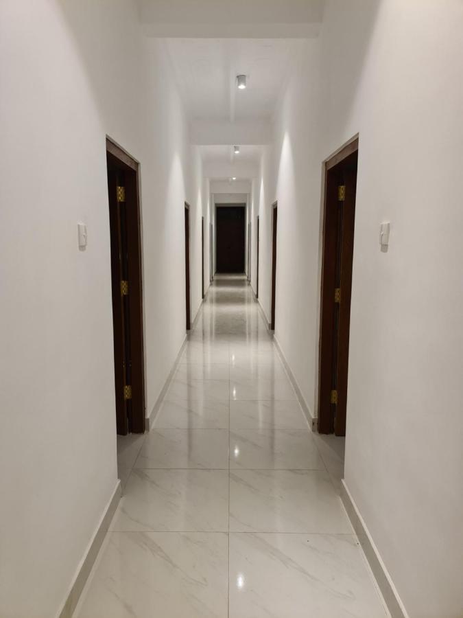 Ceylon Lodge - Airport Transit Hostel Negombo Eksteriør billede