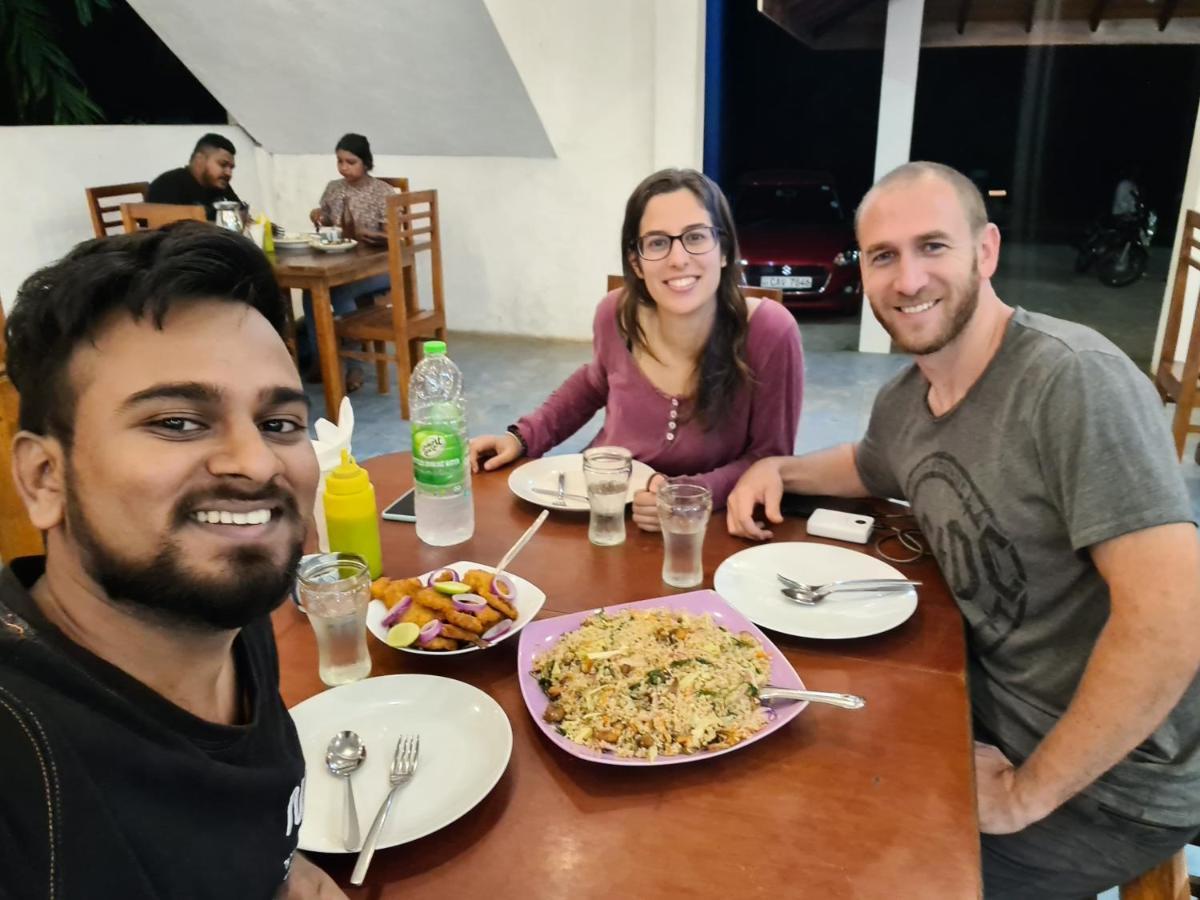 Ceylon Lodge - Airport Transit Hostel Negombo Eksteriør billede