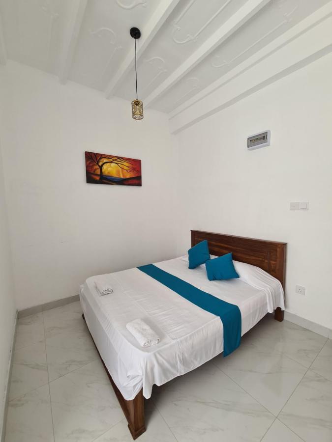 Ceylon Lodge - Airport Transit Hostel Negombo Eksteriør billede