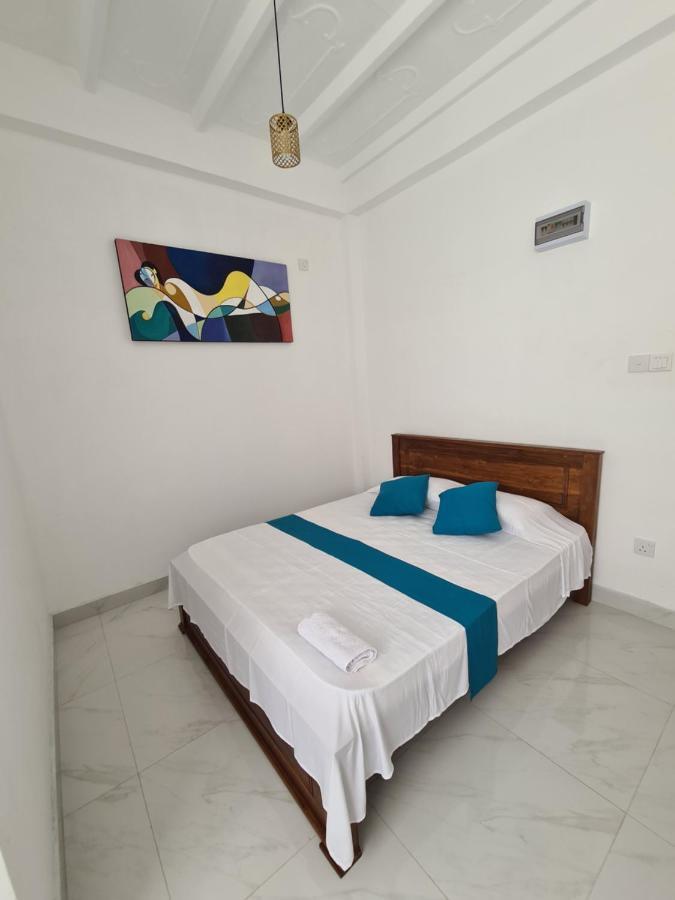 Ceylon Lodge - Airport Transit Hostel Negombo Eksteriør billede
