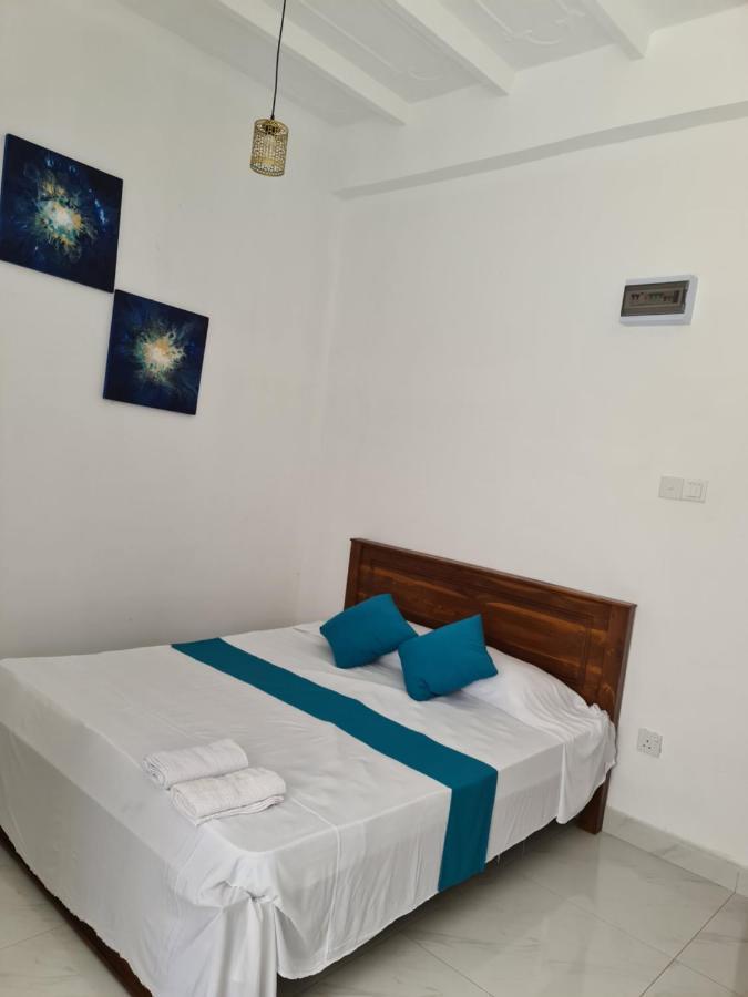 Ceylon Lodge - Airport Transit Hostel Negombo Eksteriør billede